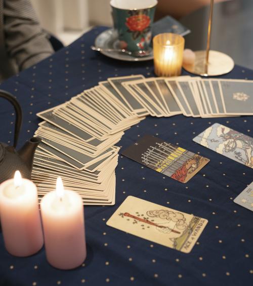 Tea time tarot with Aurélie Féat