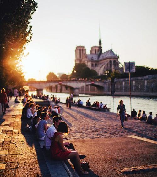 Maison Mère - Quais de Seine à Paris