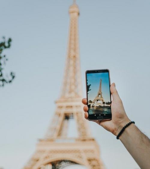 Maison Mère - Tips to stay connected while travelling